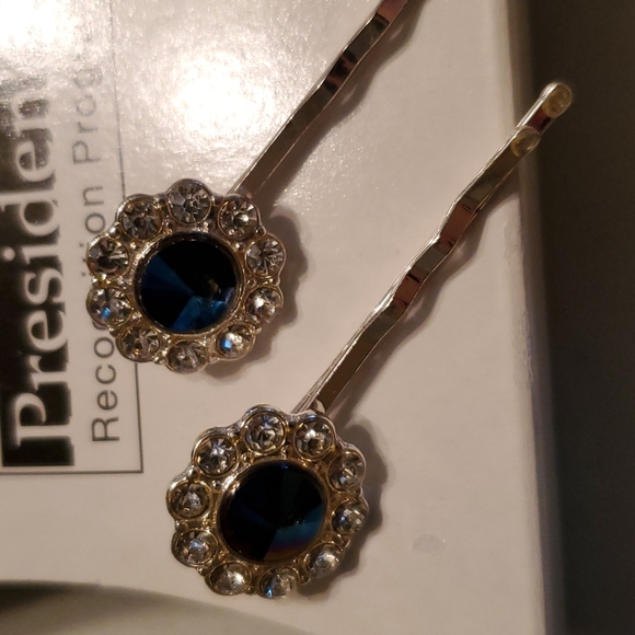 Avon Earrings and hairpins - Picture 4 of 5
